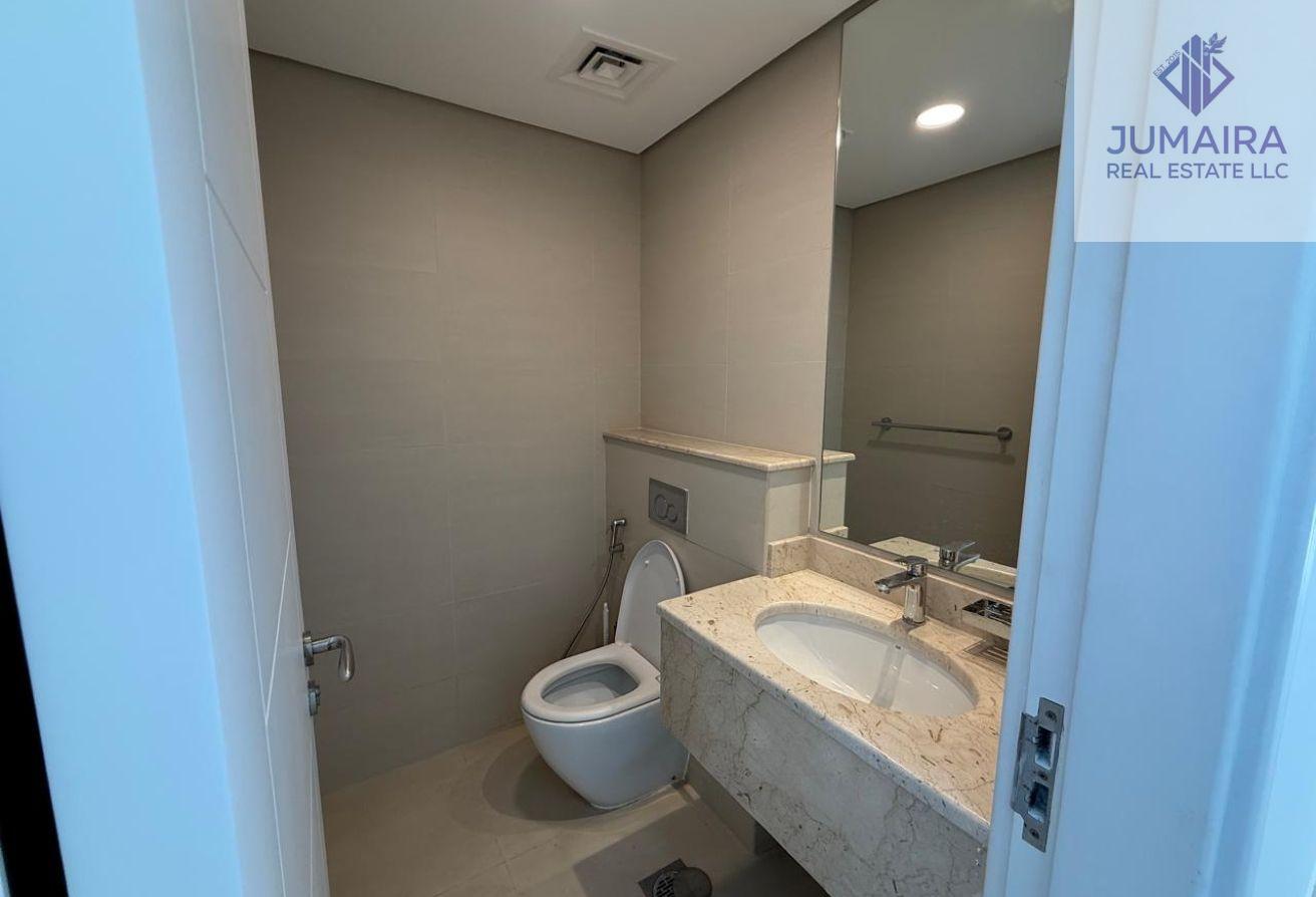 Fully Upgraded | Renovated I Stylish 2BR Bermuda .