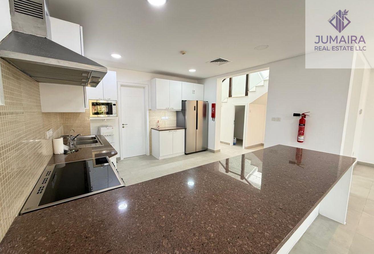 Fully Upgraded | Renovated I Stylish 2BR Bermuda .