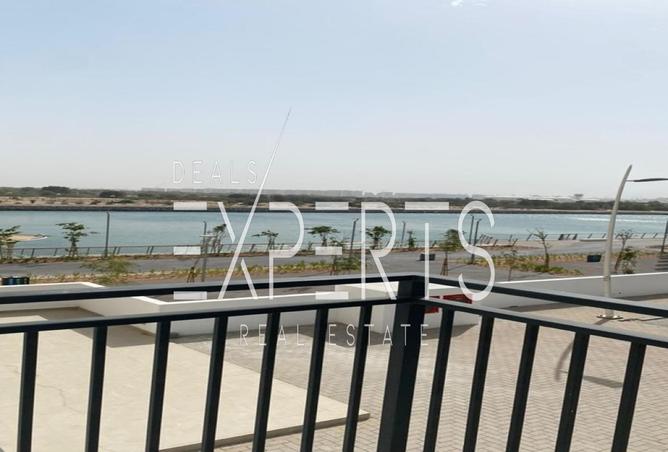 Partial Canal View | Vacant Now | Full Facilities — photo 3