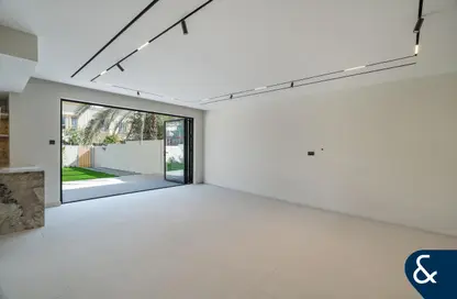 فيلا - 3 غرف نوم - 3 حمامات للبيع في الينابيع 9 - الينابيع - دبي