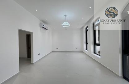 Villa - 4 Bedrooms - 6 Bathrooms for rent in Al Aweer 1 - Al Aweer - Dubai