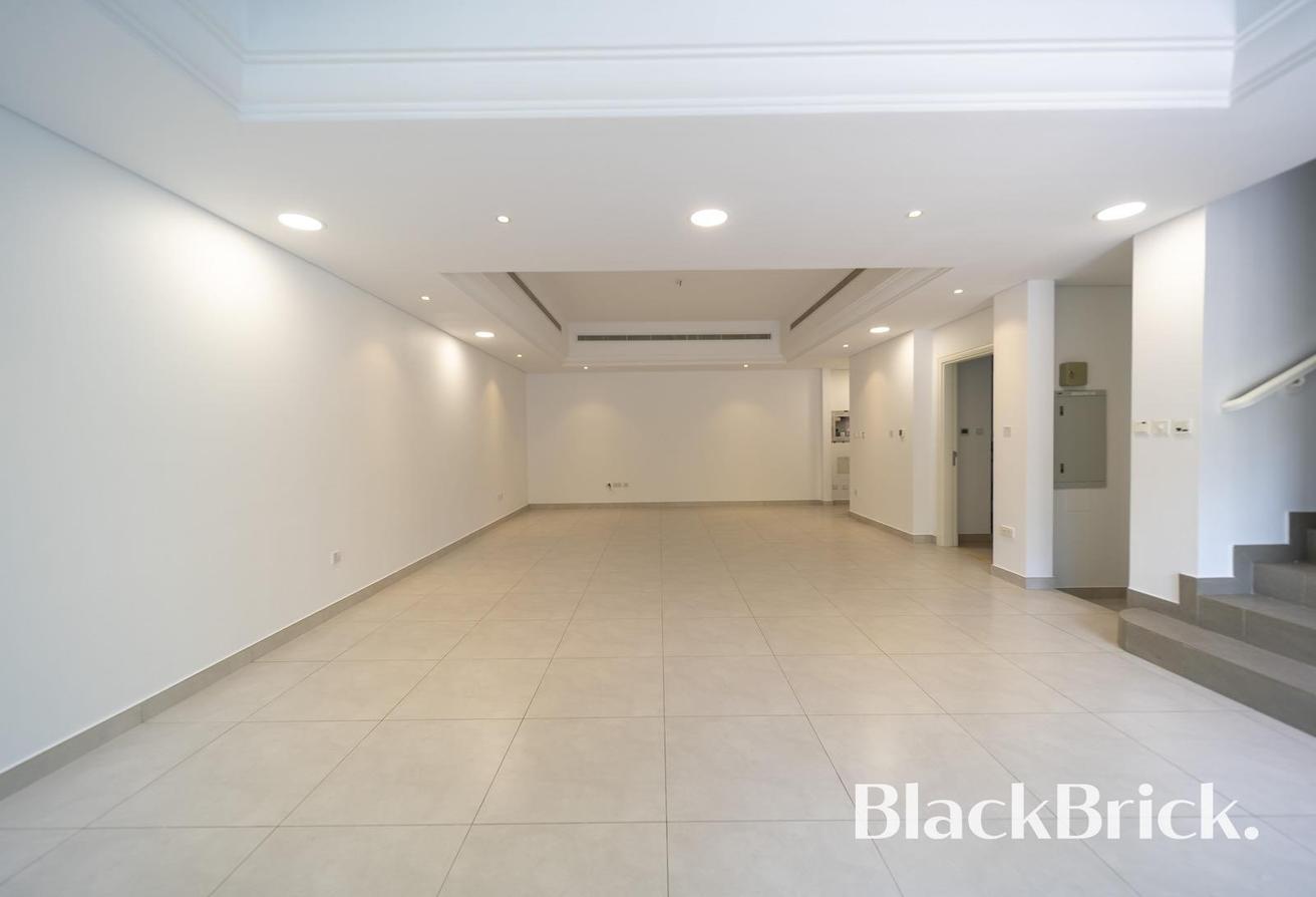 Spacious Family Townhouse in Prime Location photo 10