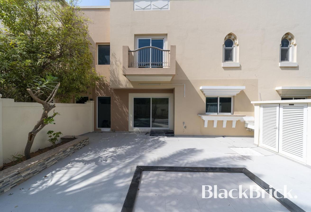 Spacious Family Townhouse in Prime Location photo 9