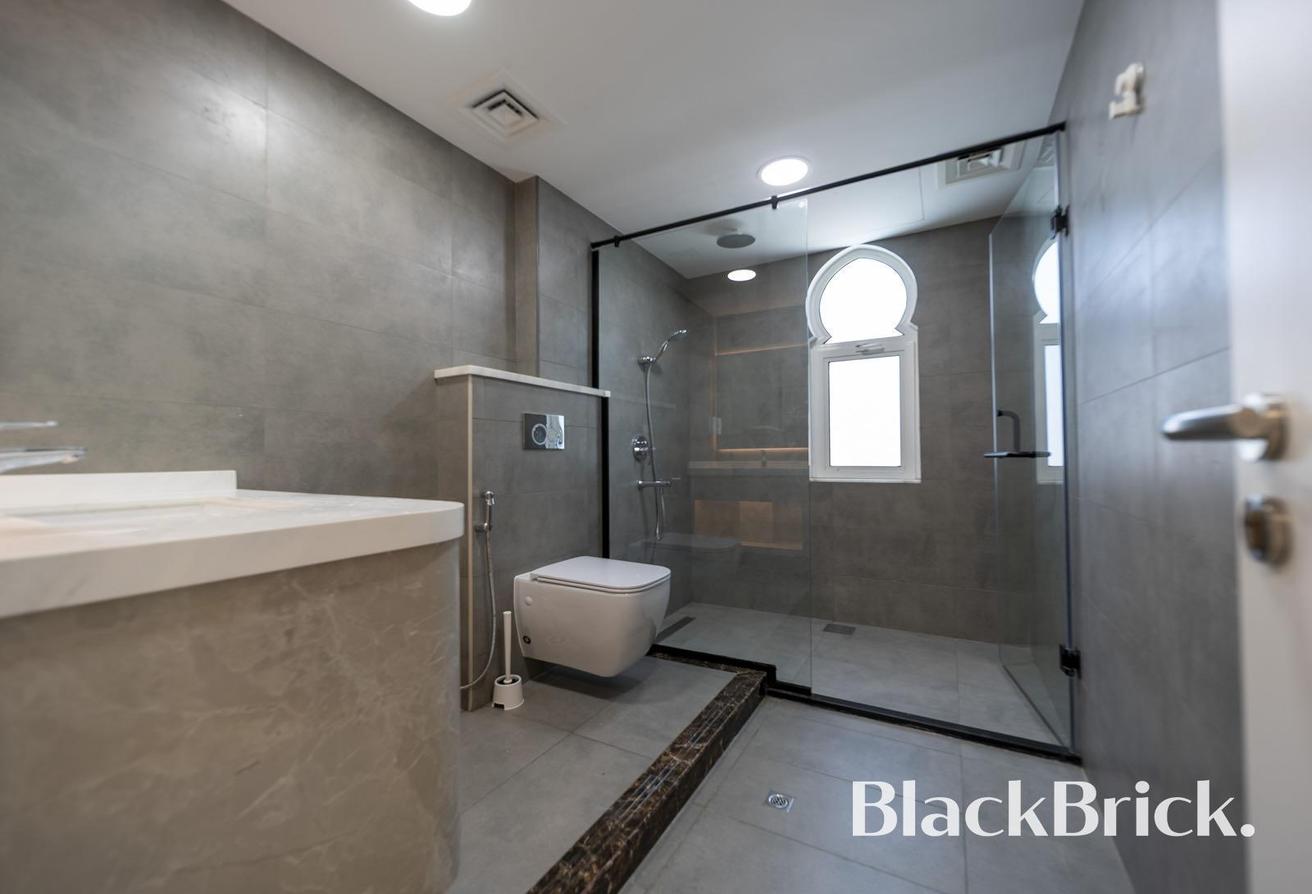 Spacious Family Townhouse in Prime Location photo 5
