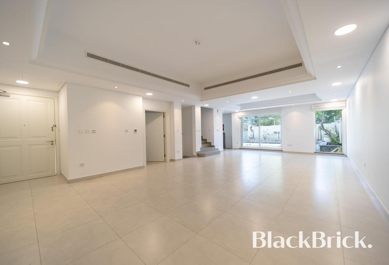 Spacious Family Townhouse in Prime Location photo 4