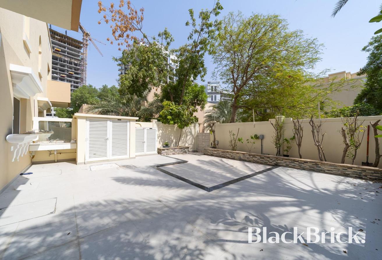 Spacious Family Townhouse in Prime Location photo 8