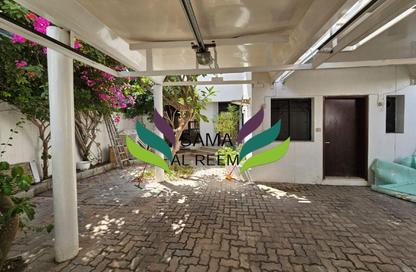 Villa - 4 Bedrooms - 3 Bathrooms for rent in Jumeirah 1 Villas - Jumeirah 1 - Jumeirah - Dubai