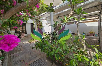 Villa - 4 Bedrooms - 3 Bathrooms for rent in Jumeirah 1 Villas - Jumeirah 1 - Jumeirah - Dubai