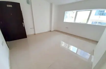 Apartment - Studio - 1 Bathroom for rent in Hamdan Street - Abu Dhabi