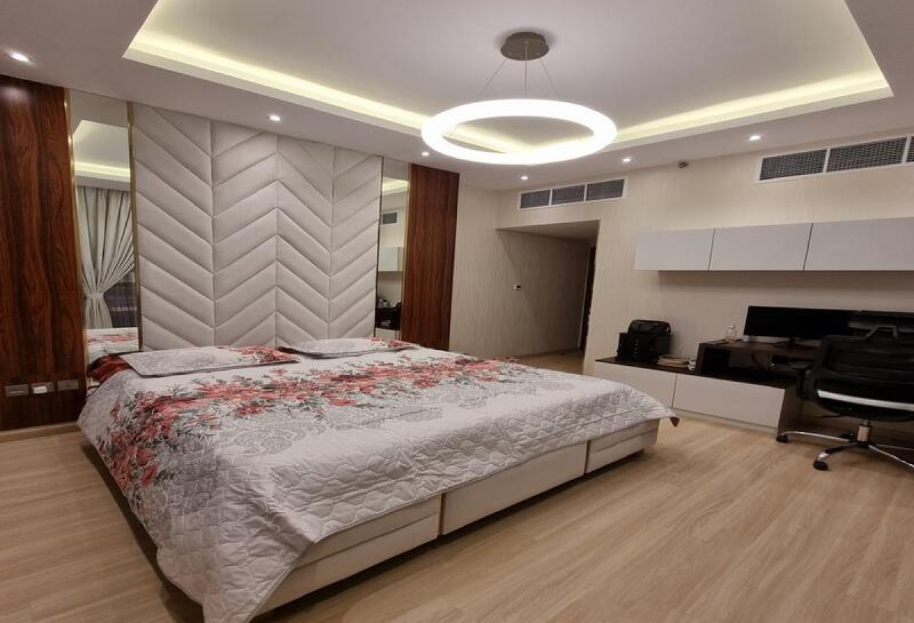 Higher Floor| Lake and Sea View | UPGRADED UNIT gallery image