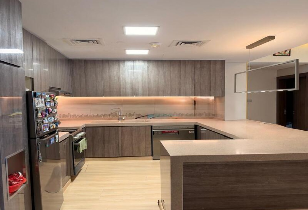 Higher Floor| Lake and Sea View | UPGRADED UNIT gallery image