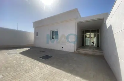 فيلا - 3 غرف نوم - 5 حمامات للايجار في الرفاع - رأس الخيمة