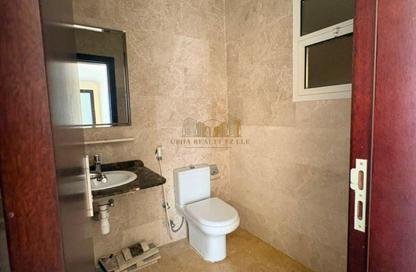 Apartment - 2 - 2 for rent in Downtown Fujairah - Fujairah