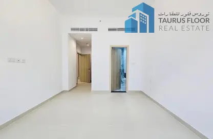 شقة - 3 غرف نوم - 5 حمامات للايجار في مبنى Q2 - منطقة القصيص السكنية - القصيص - دبي