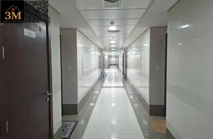 عمارة بالكامل - 8 غرف نوم - 8 حمامات للبيع في فندق كراون بالاس - الراشدية 1 - الراشدية - عجمان