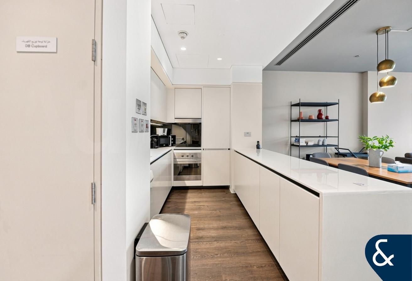 High Floor | AVAILABLE NOW | Sea & DIFC View photo 4