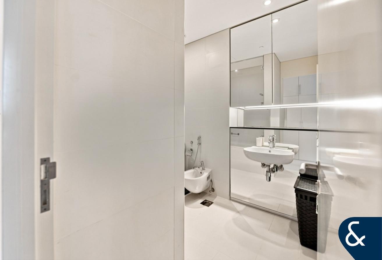 High Floor | AVAILABLE NOW | Sea & DIFC View photo 11