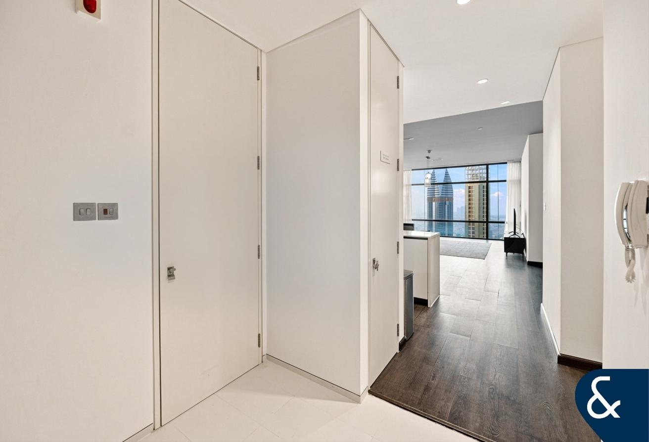 High Floor | AVAILABLE NOW | Sea & DIFC View photo 6