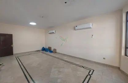 Apartment - 3 Bedrooms - 4 Bathrooms for rent in Hai Al Qalaa - Al Jaheli - Al Ain