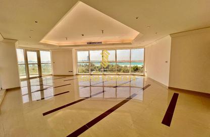 Apartment - 3 - 4 for rent in Wave tower - Corniche Road - Abu Dhabi