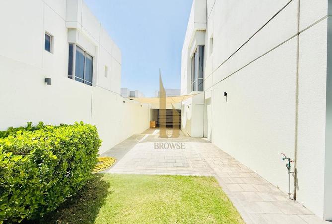98702623 - Property Image 3