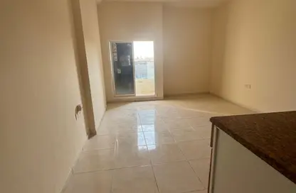 شقة - 1 حمام للايجار في بناية النافورة 1 - 2  الروضة - الروضة - عجمان