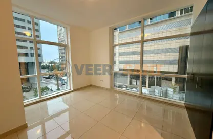 شقة - 2 غرف نوم - 3 حمامات للايجار في برج دوجا - شارع الشيخ زايد - دبي