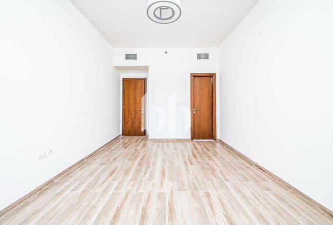 Vacant Now | Unfurnished | Storage and Balcony photo 3