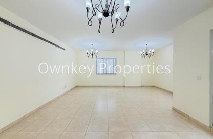 Apartment - 2 - 3 for rent in Blue Waves Residence - Al Mankhool - Bur Dubai - Dubai