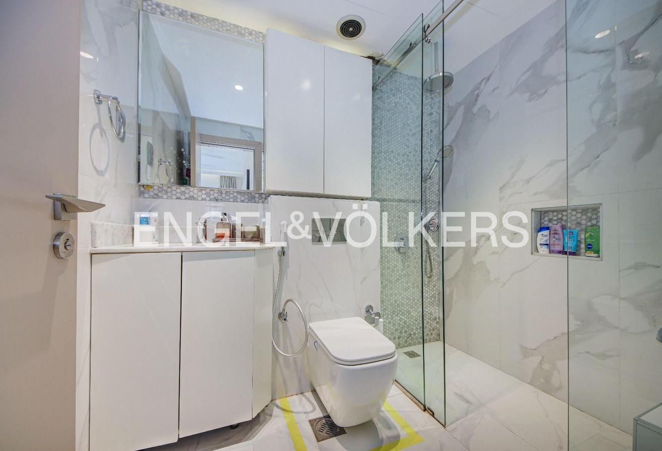Fully furnished | Huge Layout | 2 Parkings photo 16