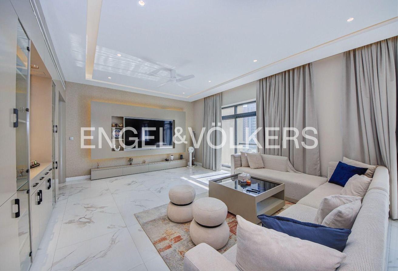Fully furnished | Huge Layout | 2 Parkings photo 3
