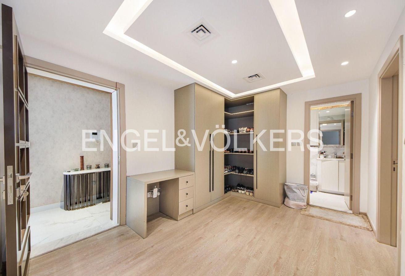 Fully furnished | Huge Layout | 2 Parkings photo 13