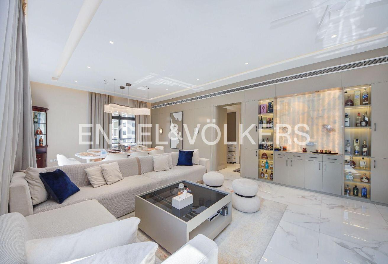 Fully furnished | Huge Layout | 2 Parkings photo 2