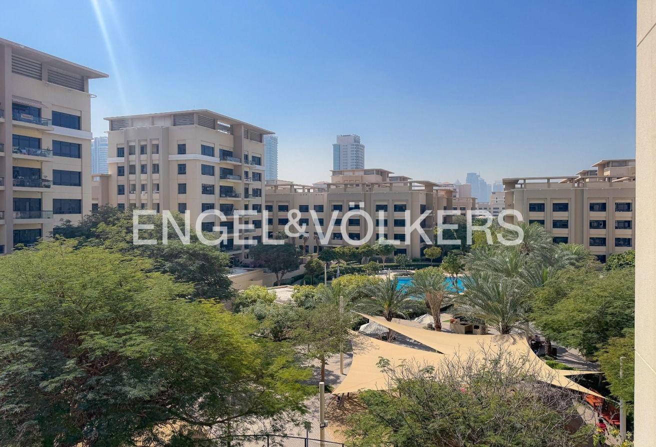 Fully furnished | Huge Layout | 2 Parkings photo 7