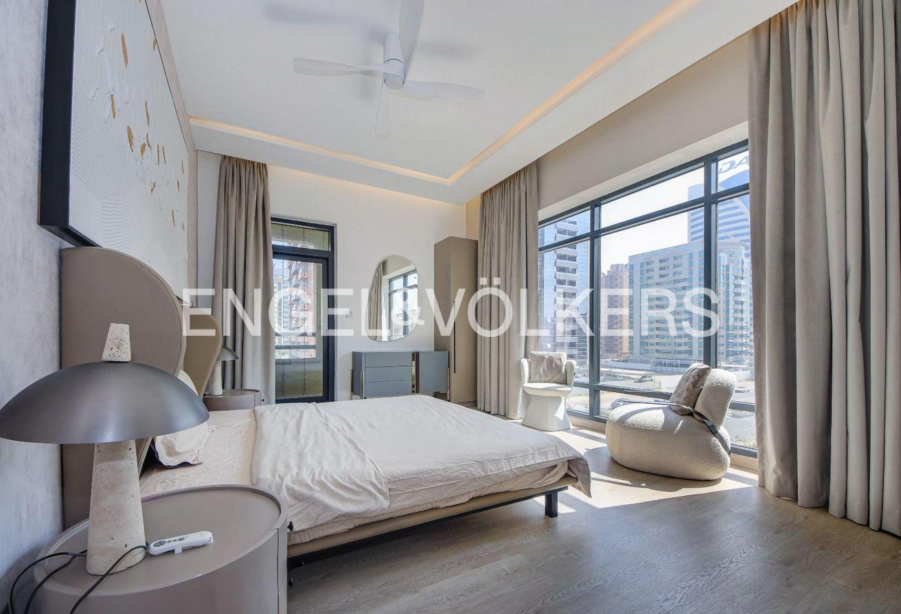 Fully furnished | Huge Layout | 2 Parkings photo 14