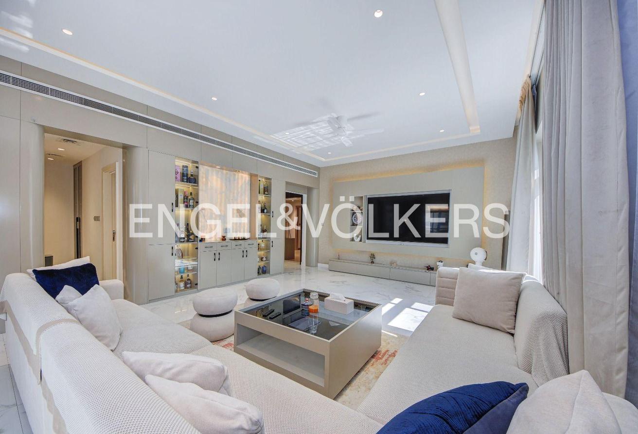Fully furnished | Huge Layout | 2 Parkings photo 4