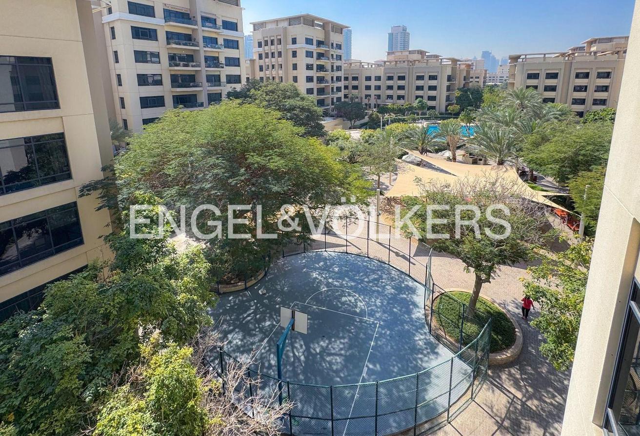 Fully furnished | Huge Layout | 2 Parkings photo 8