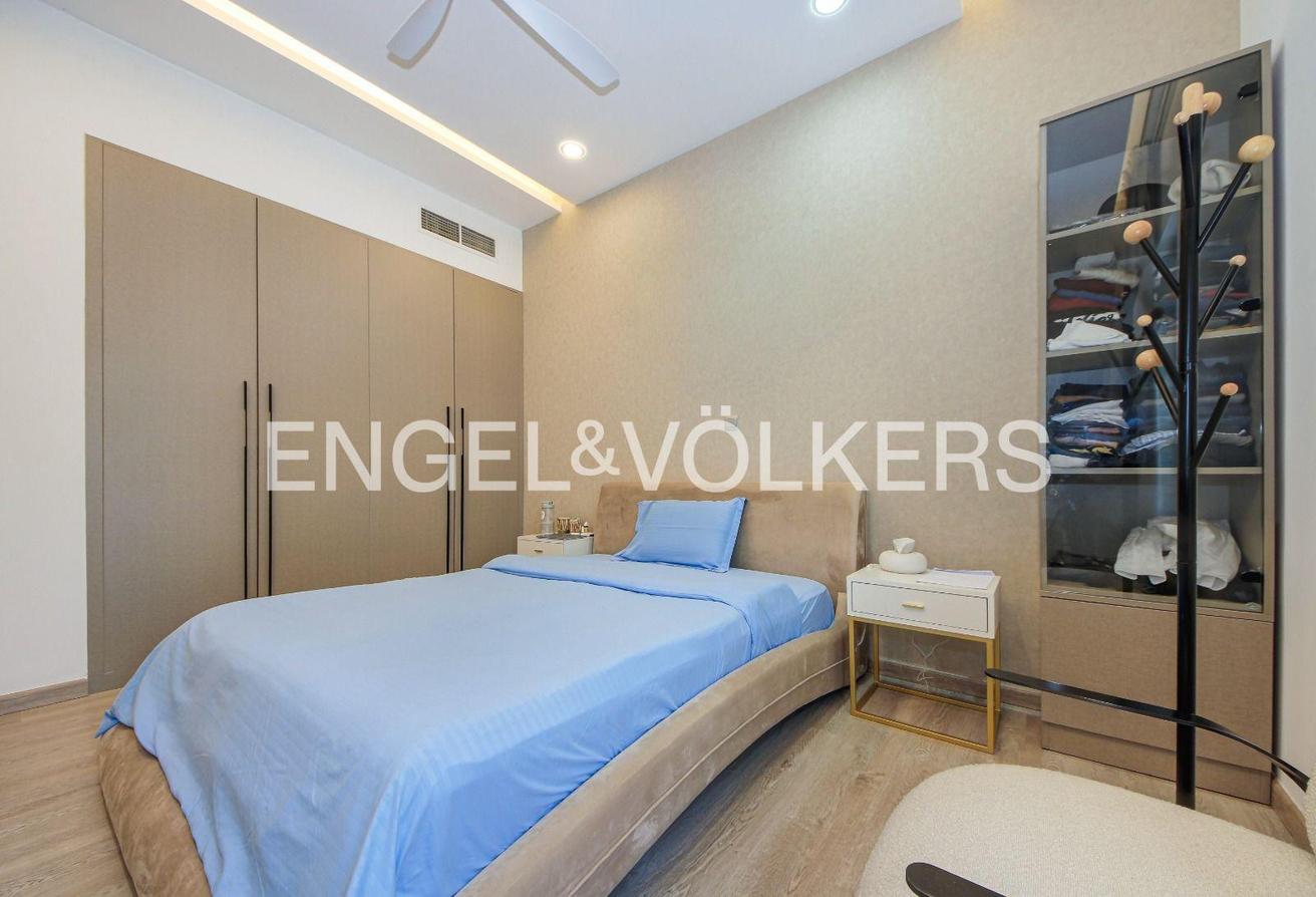 Fully furnished | Huge Layout | 2 Parkings photo 19