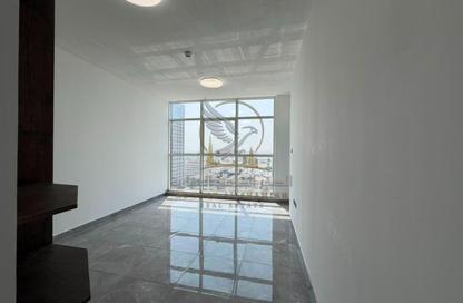 Apartment - 1 - 2 for rent in Burj Al Majaz Tower - Al Majaz 2 - Al Majaz - Sharjah Apartment - 1 - 2 for rent in Burj Al Majaz Tower - Al Majaz 2 - Al Majaz - Sharjah