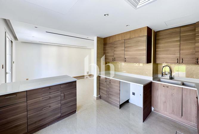 Renovated | + Maids Room | Beautiful Landscaping photo 3