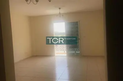 شقة - 1 حمام للبيع في اي سي 1- اماراتي - 23 - طراز إماراتي - المدينة العالمية - دبي