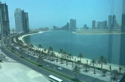 شقة - 2 غرف نوم - 3 حمامات للايجار في برج دانة الخان - الخان لاجون - الخان - الشارقة