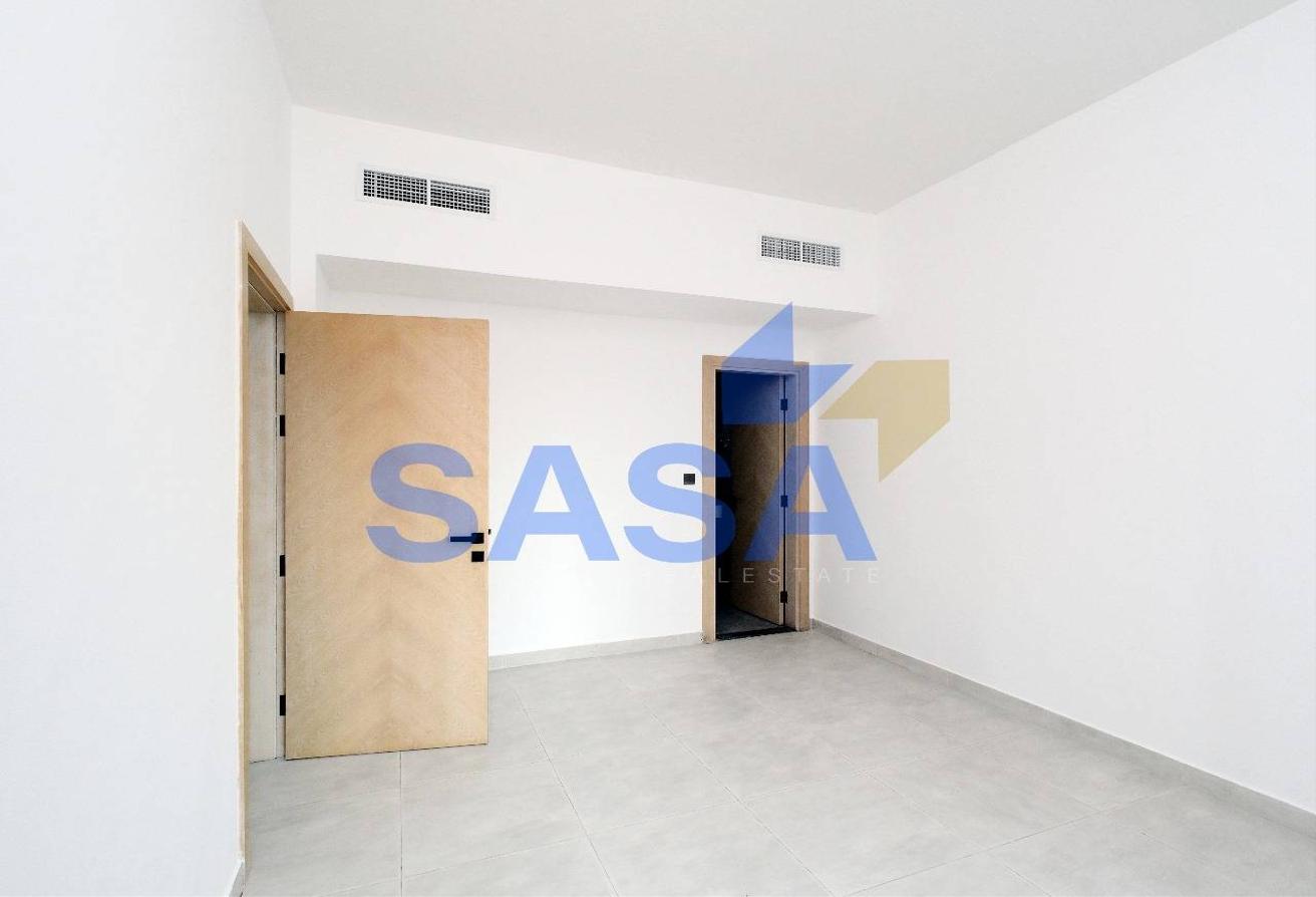 Spacious 1BR | Balcony | Prime Location photo 6