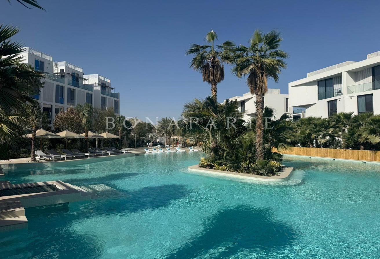 Type A Directly on Lagoon with Open View photo 15