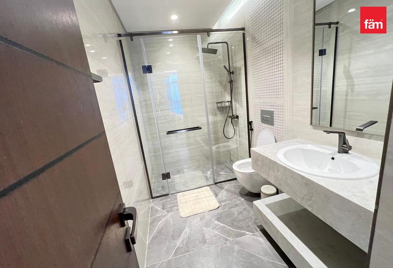 Spacious Layout | Lowest Price | Vacant photo 9