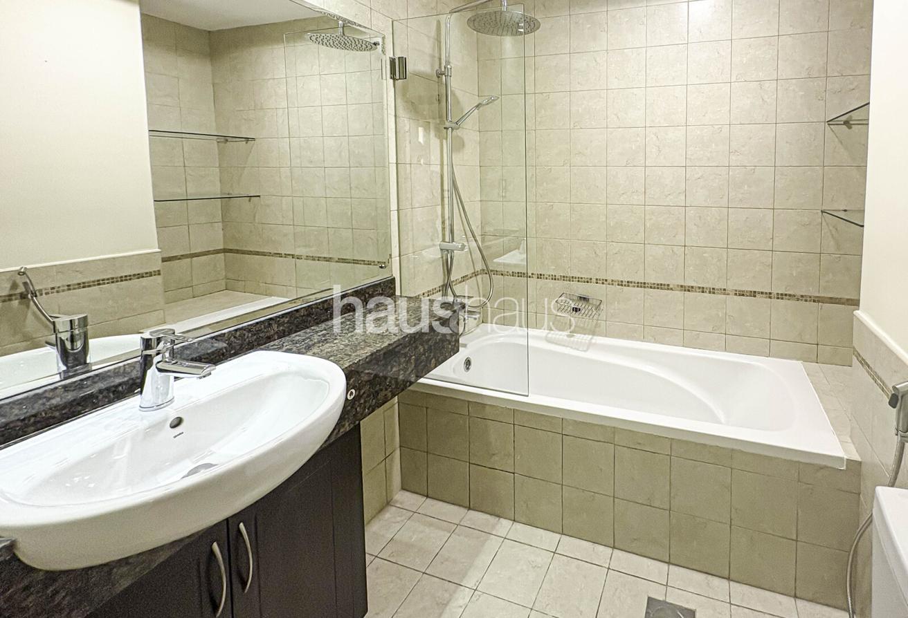 Vacant | Fully Landscaped | Corner unit photo 12
