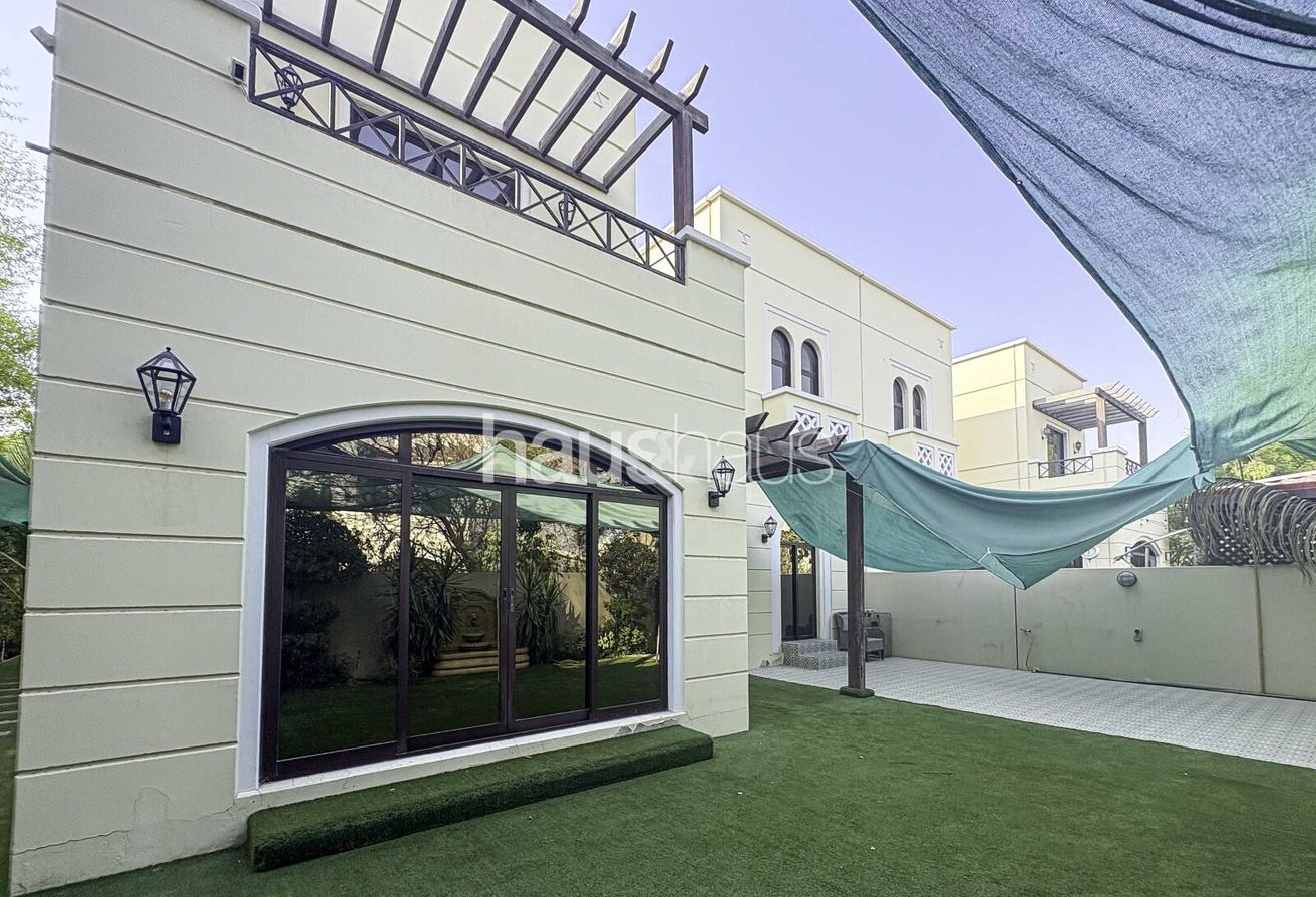 Vacant | Fully Landscaped | Corner unit photo 22