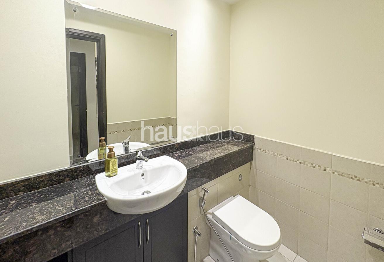 Vacant | Fully Landscaped | Corner unit photo 6