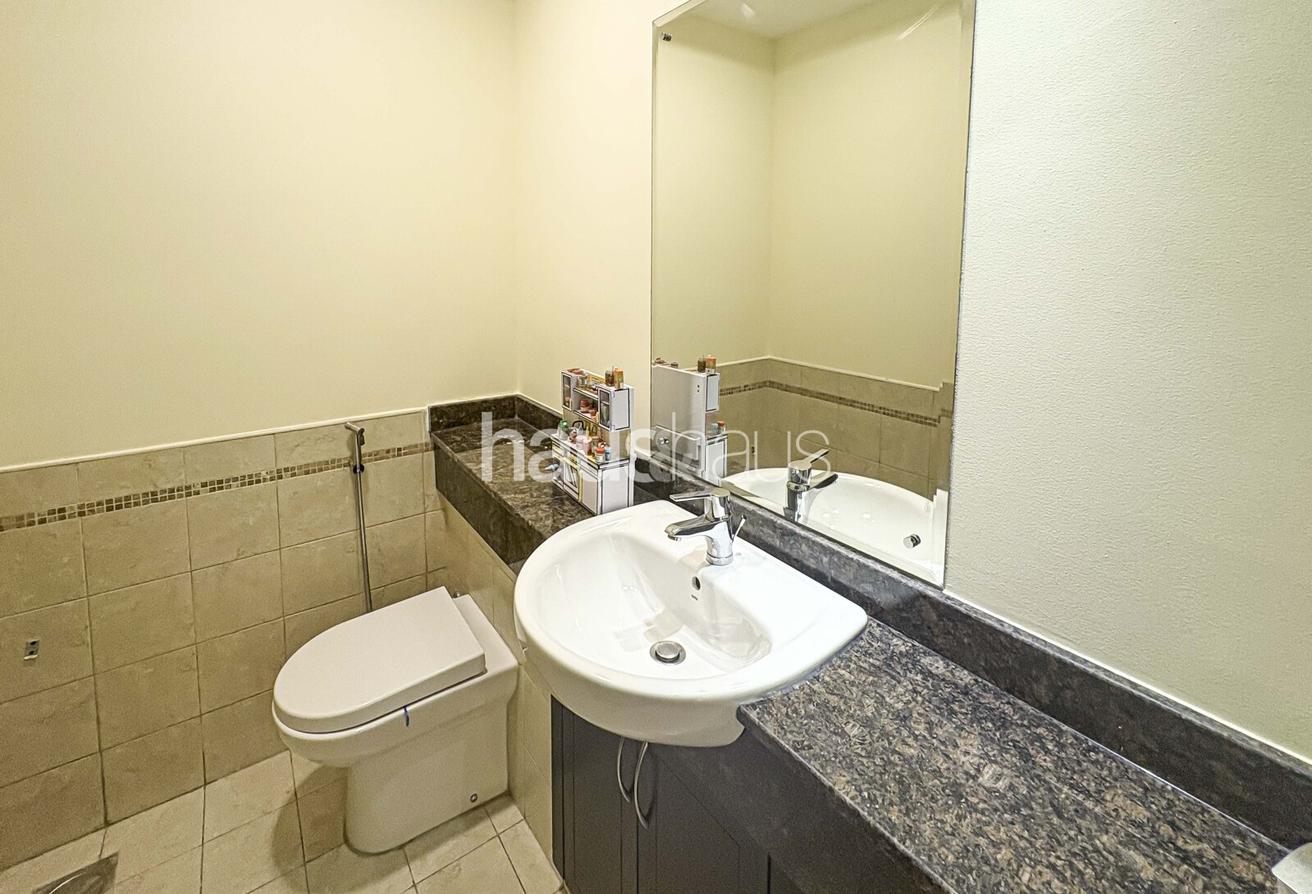 Vacant | Fully Landscaped | Corner unit photo 10