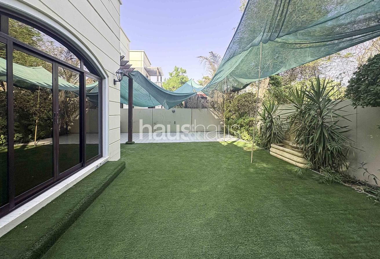 Vacant | Fully Landscaped | Corner unit photo 20